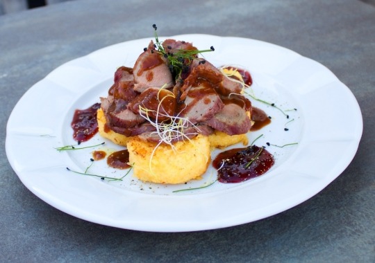 Jehněčí žebírka nebo kachní prsíčka