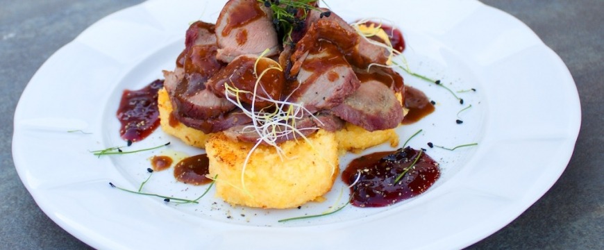 Jehněčí žebírka nebo kachní prsíčka